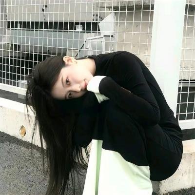 裹头巾的女人